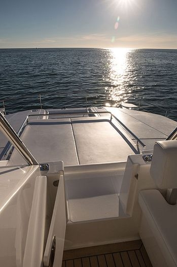 Flybridge - sun lounging