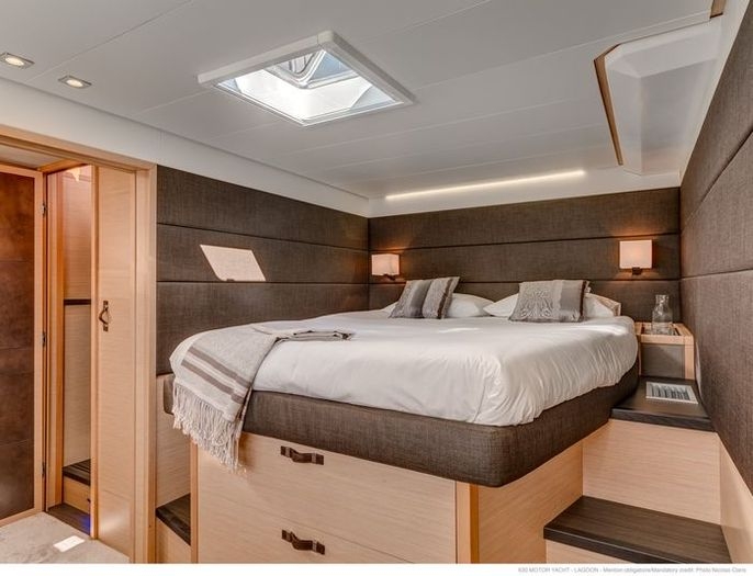 Forward starboard cabin